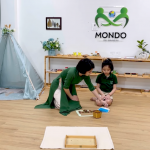Trò chơi dọn nhà trong Montessori